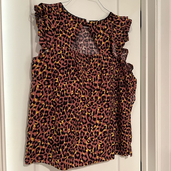 LOFT Leopard Print Cutout Back Ruffle Shell
Size Large, EUC - Picture 4 of 6